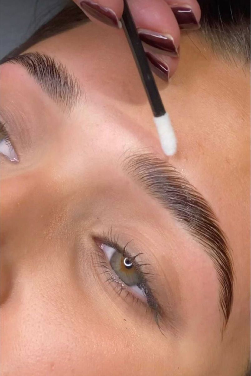 24/05 Laminazione Sopracciglia e Facial Shape con colazione all'Hilton Eur La Lama Roma - €69,00