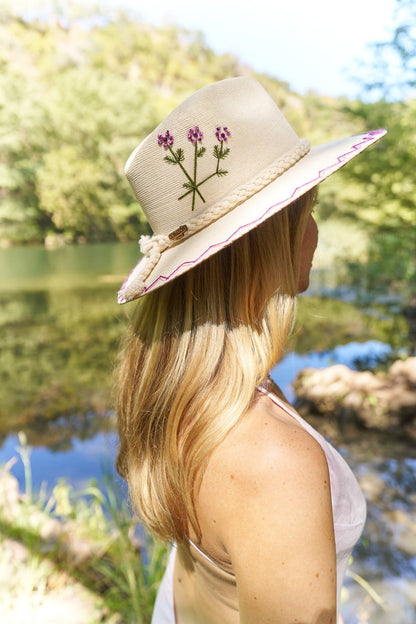 11/06 Ricamo su cappello con apericena al Sanctuary Roma - €54,00