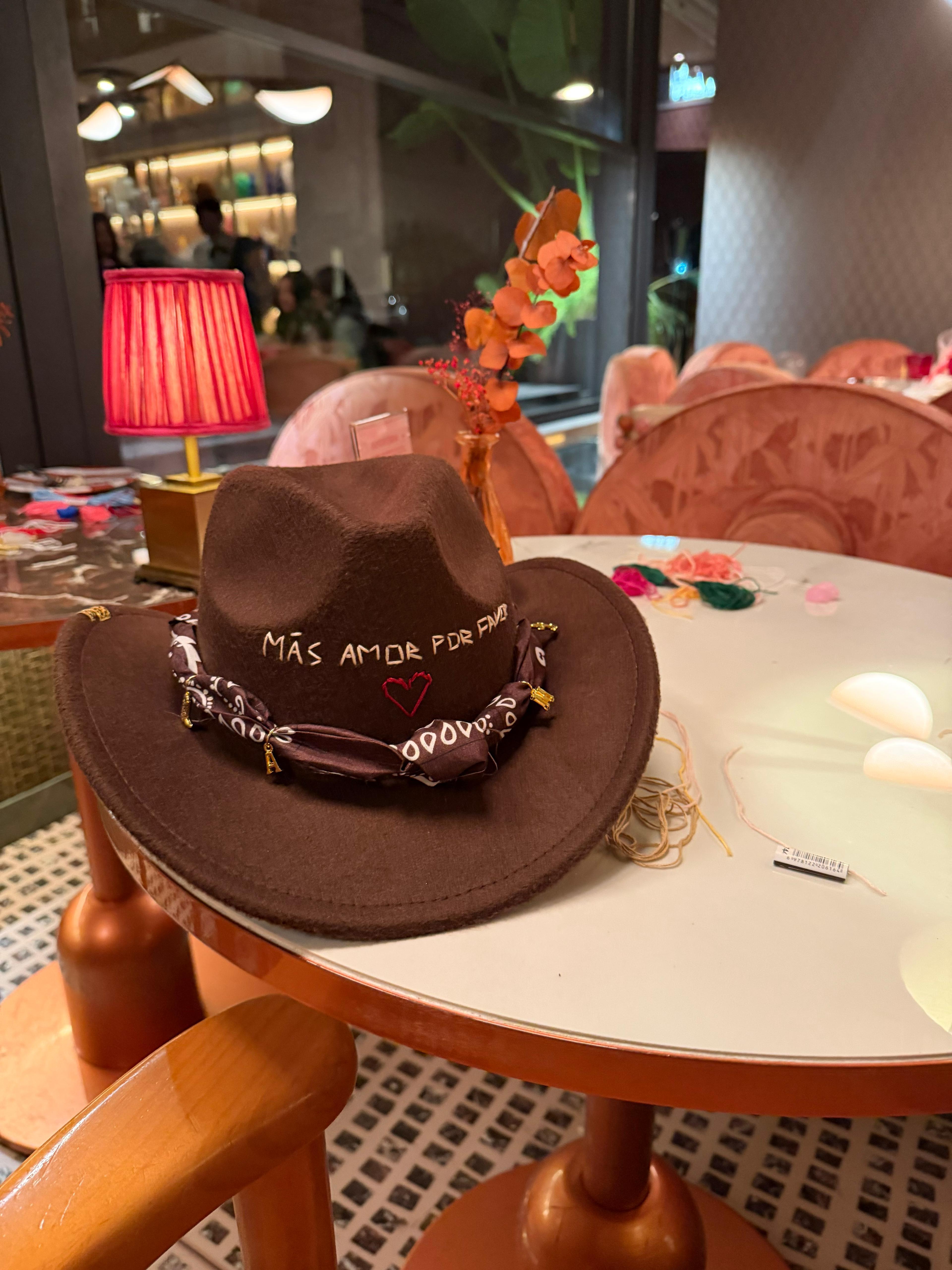 15/05 Cappelli personalizzati e aperitivo da Eggs Milano - €54