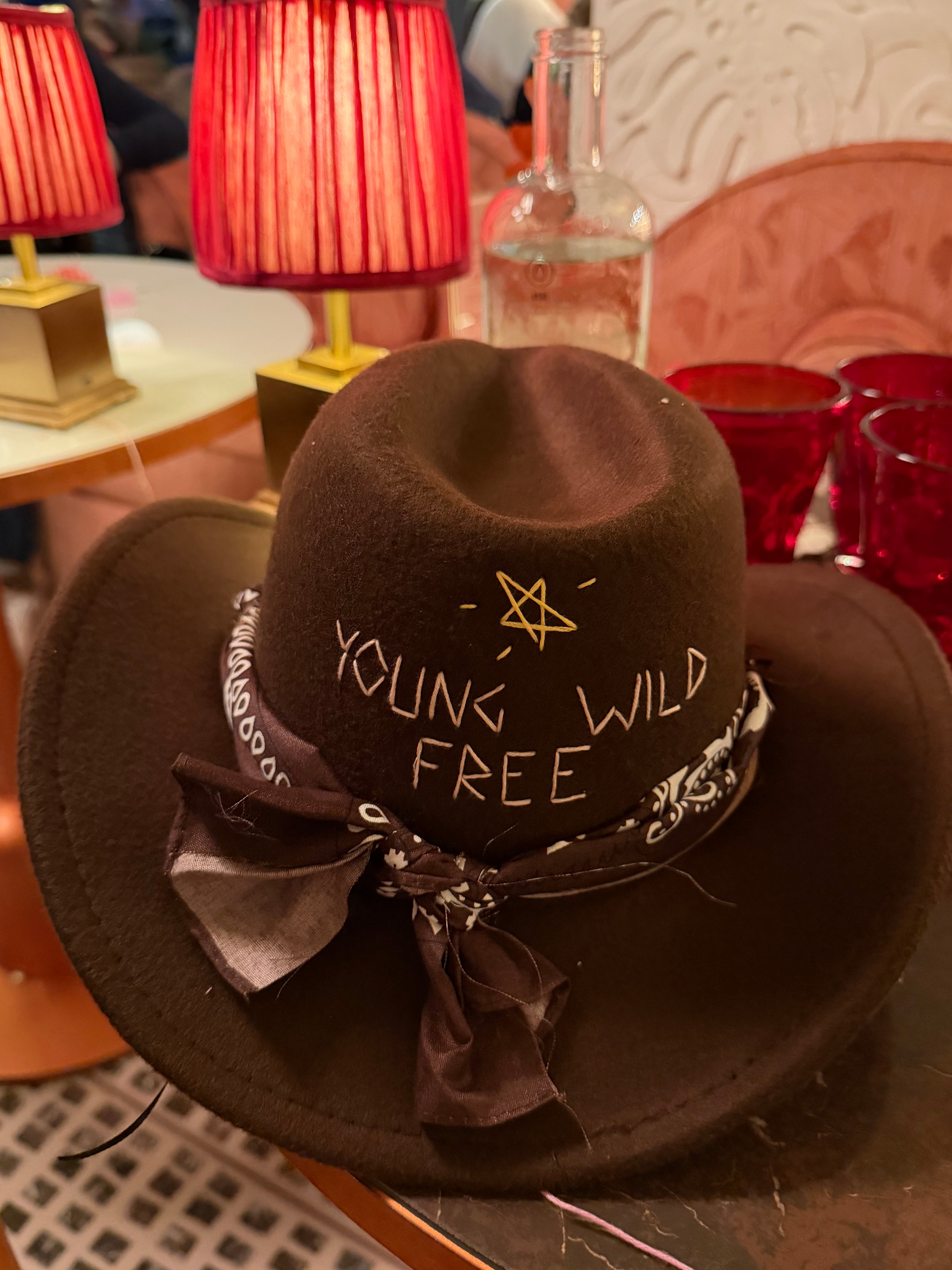 15/05 Cappelli personalizzati e aperitivo da Eggs Milano - €54