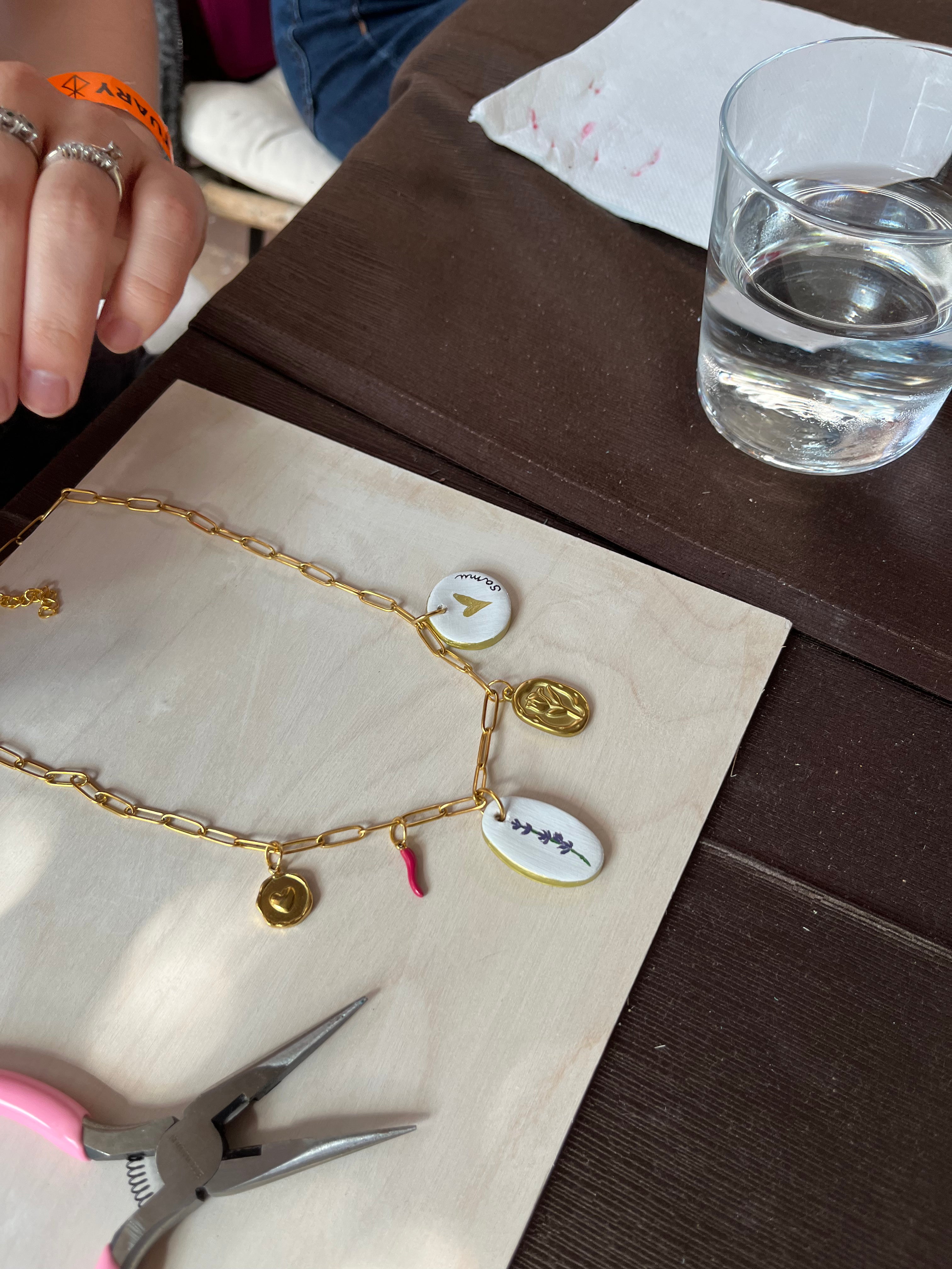18/10 Collane con charms e merenda da Cortile Flora Milano - €55,00